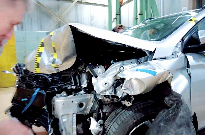 Новейшие Lada Iskra оказались максимально безопасными машинами: опубликованы фото и видео с краш-тестов