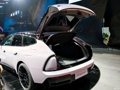 Представлен крутой Audi, который немцы не смогут купить: у AUDI E5 Sportback полный привод quattro, подруливающая задняя ось и 750 л.с.