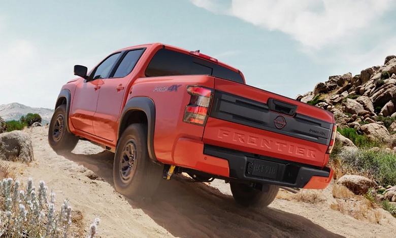 Высокопрочная рама, 9-ступенчатый &laquo;автомат&raquo;, 314 атмосферных &laquo;лошадей&raquo; и честный полный привод &mdash; от 7,1 млн рублей. Nissan Frontier 2025 можно заказать в России