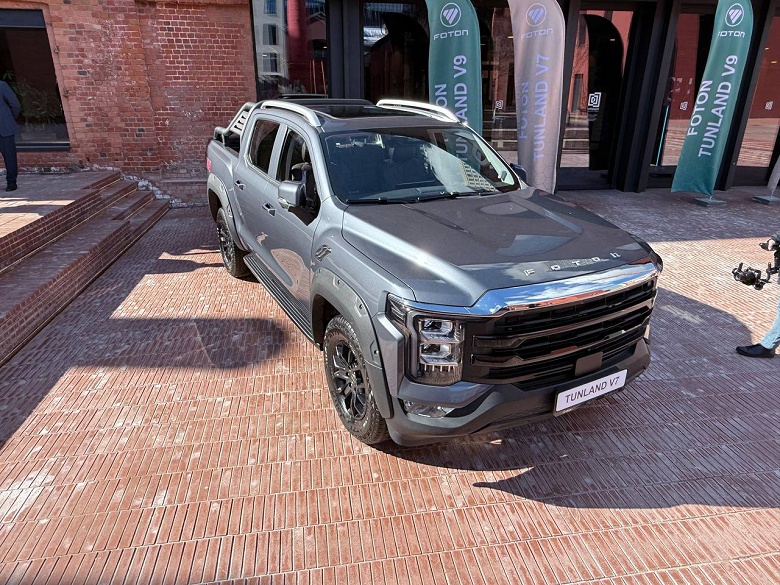 Рама, полный привод, мощный мотор и официальная гарантия 3 года или 150 000 км. К дилерам поступили большие внедорожники Foton Tunland V7 и V9