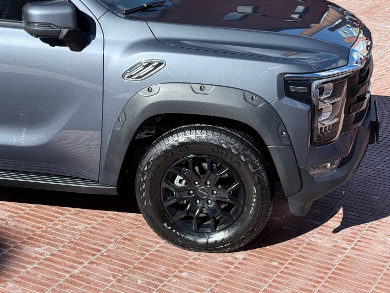 Рама, полный привод, мощный мотор и официальная гарантия 3 года или 150 000 км. К дилерам поступили большие внедорожники Foton Tunland V7 и V9