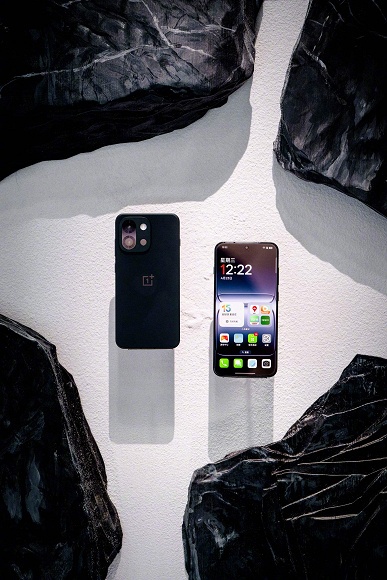 Samsung Galaxy S25 в мусорку? Представлен OnePlus 13T: небольшой экран 6,32 дюйма, большой аккумулятор 6260 мАч, 80 Вт, Snapdragon 8 Elite и топовая камера — за 370 долларов - 3 Samsung Galaxy S25 в мусорку? Представлен OnePlus 13T: небольшой экран 6,32 дюйма, большой аккумулятор 6260 мАч, 80 Вт, Snapdragon 8 Elite и топовая камера — за 370 долларов