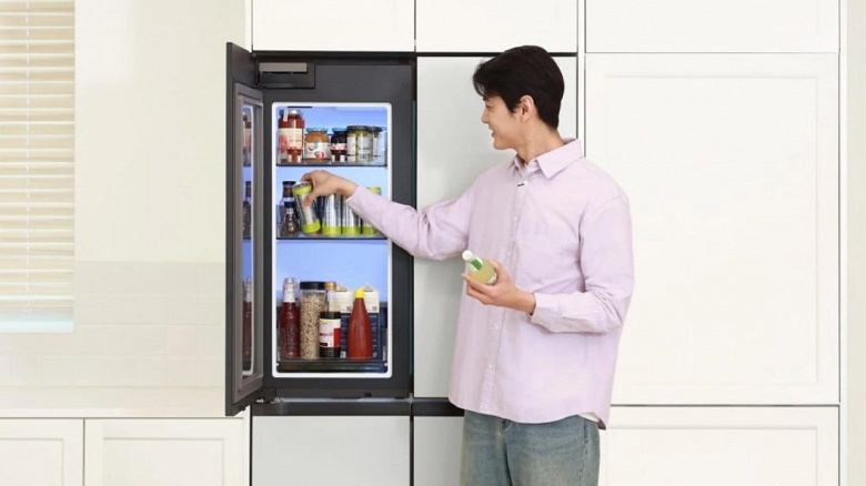 Samsung переосмыслила холодильник: Bespoke AI Hybrid с &laquo;витриной&raquo; и умным управлением поступил в продажу в Корее