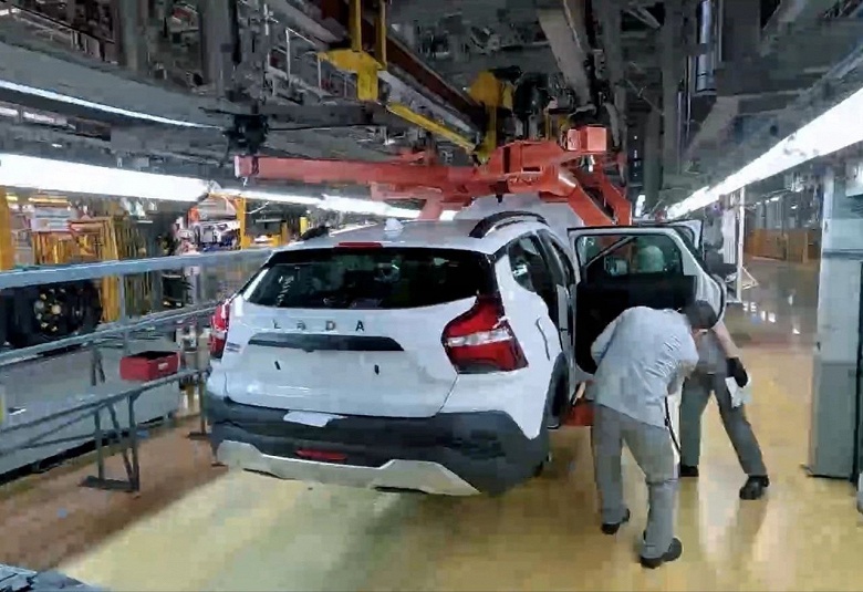 Сборку Lada Iskra SW Cross на конвейере АвтоВАЗа показали на новых фото