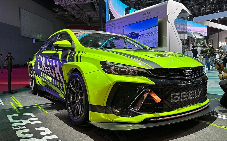 Geely представила спиртовой спорткар Binrui Cool: чистый метанол и 250 л.с. - 1 Geely представила спиртовой спорткар Binrui Cool: чистый метанол и 250 л.с.