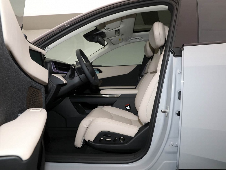 Продажи Mazda EZ-60 стартуют в конце августа 2025 года, машина получит два больших экрана спереди и два варианта силовых установок