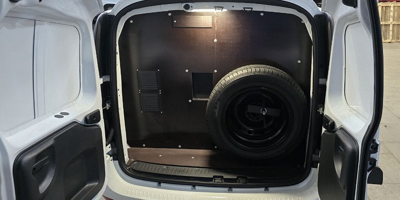 В России появился бронированный Lada Largus — с усиленной подвеской и защитой от обстрела из пистолетов ПМ и ТТ - 3 В России появился бронированный Lada Largus — с усиленной подвеской и защитой от обстрела из пистолетов ПМ и ТТ