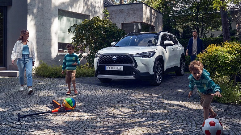 Японское качество, недорого. В России начали продавать Toyota Corolla Cross 2025