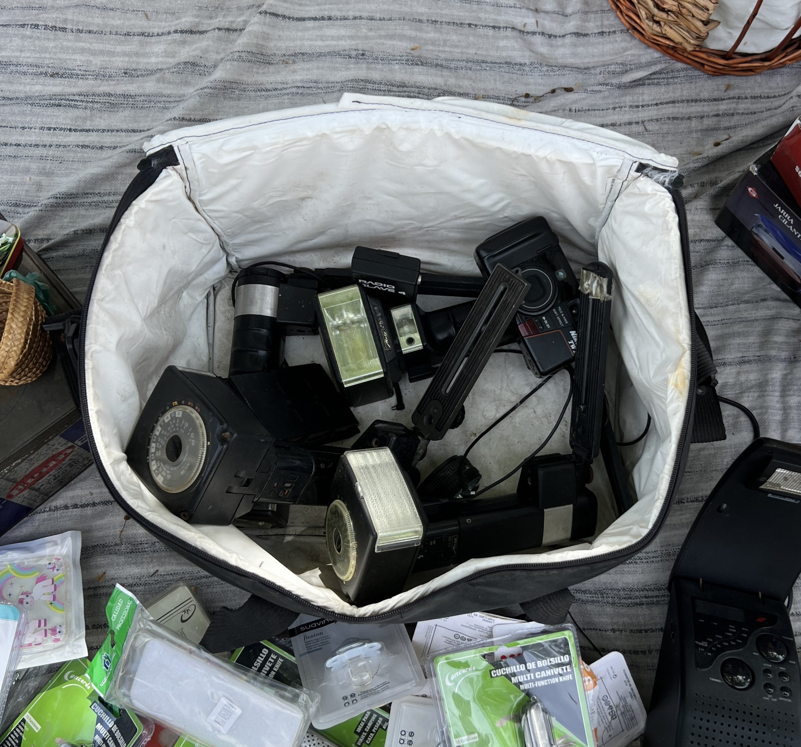 Апрельская барахолка в Испании: интересные открытия и находки - 11