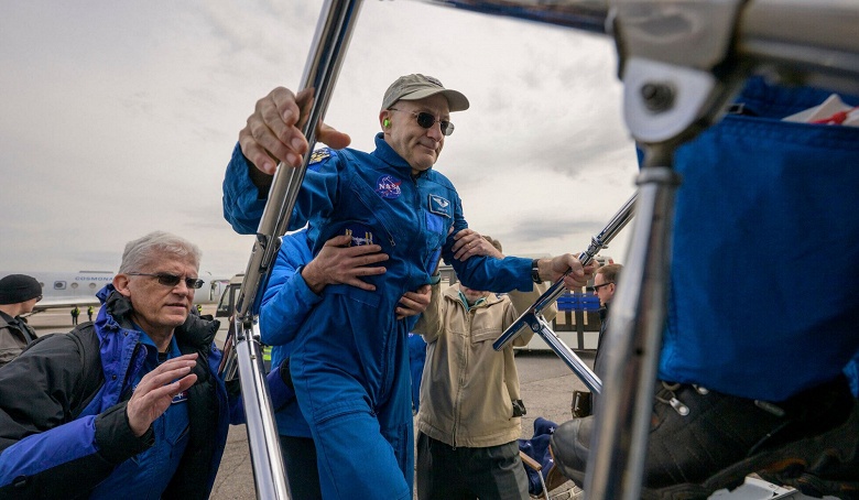 Невесомость избавила от болей, но возвращение к гравитации оказалось тяжелым: 70-летний астронавт NASA Дон Петтит планирует новые полеты - 1 Невесомость избавила от болей, но возвращение к гравитации оказалось тяжелым: 70-летний астронавт NASA Дон Петтит планирует новые полеты