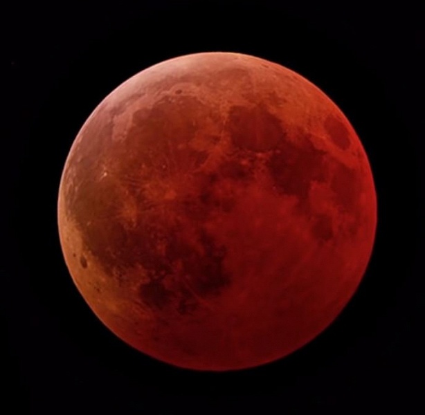 Полное лунное затмение смогут наблюдать жители центральной России в начале мая