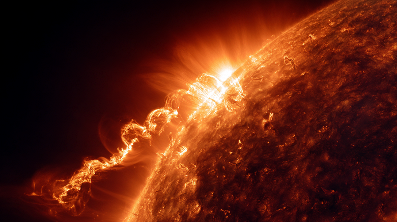 Сильная вспышка произошла на Солнце