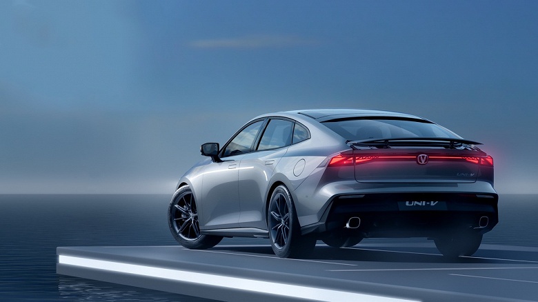 &laquo;Ждем комментариев от концерна Changan&raquo;. У Changan Uni-V во время ДТП сломался каркас водительского сиденья, что чревато переломом позвоночника &mdash; это уже не первый случай