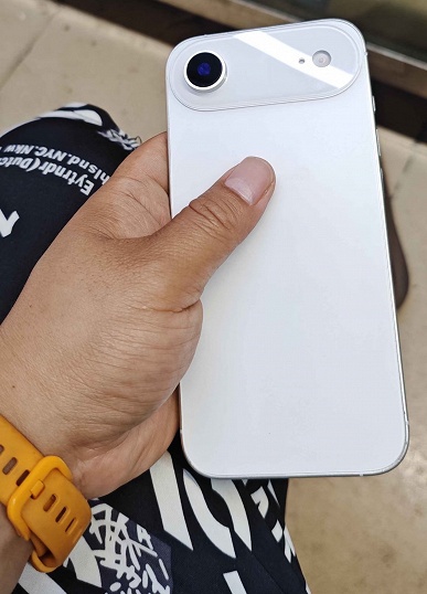 Точь-в-точь как настоящие смартфоны, но без начинки. Черные и белые макеты iPhone 17, iPhone 17 Air, iPhone 17 Pro и iPhone 17 Pro Max показали на фото