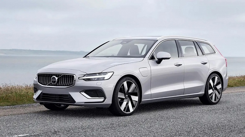 Новый Volvo V60 MHEV 2025 в России оказался дороже Hyundai Santa Fe: за шведский универсал просят 7,6 млн рублей