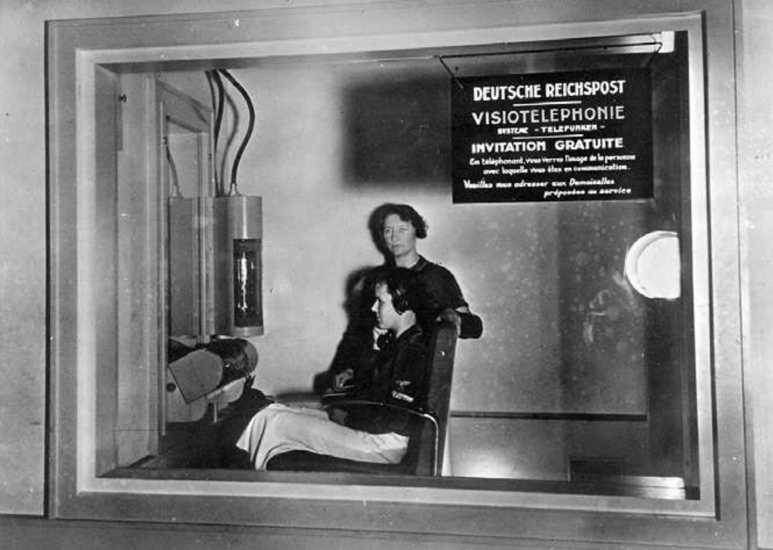 Демонстрация видеотелефонии от немецкой рейхспочты на Всемирной ярмарке в Париже, 1937 год. Источник: AEG-Telefunken Archiv