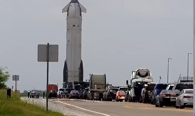 Опоздал на работу из-за &laquo;ракеты на дороге&raquo;. При перевозке Starship возникают большие пробки