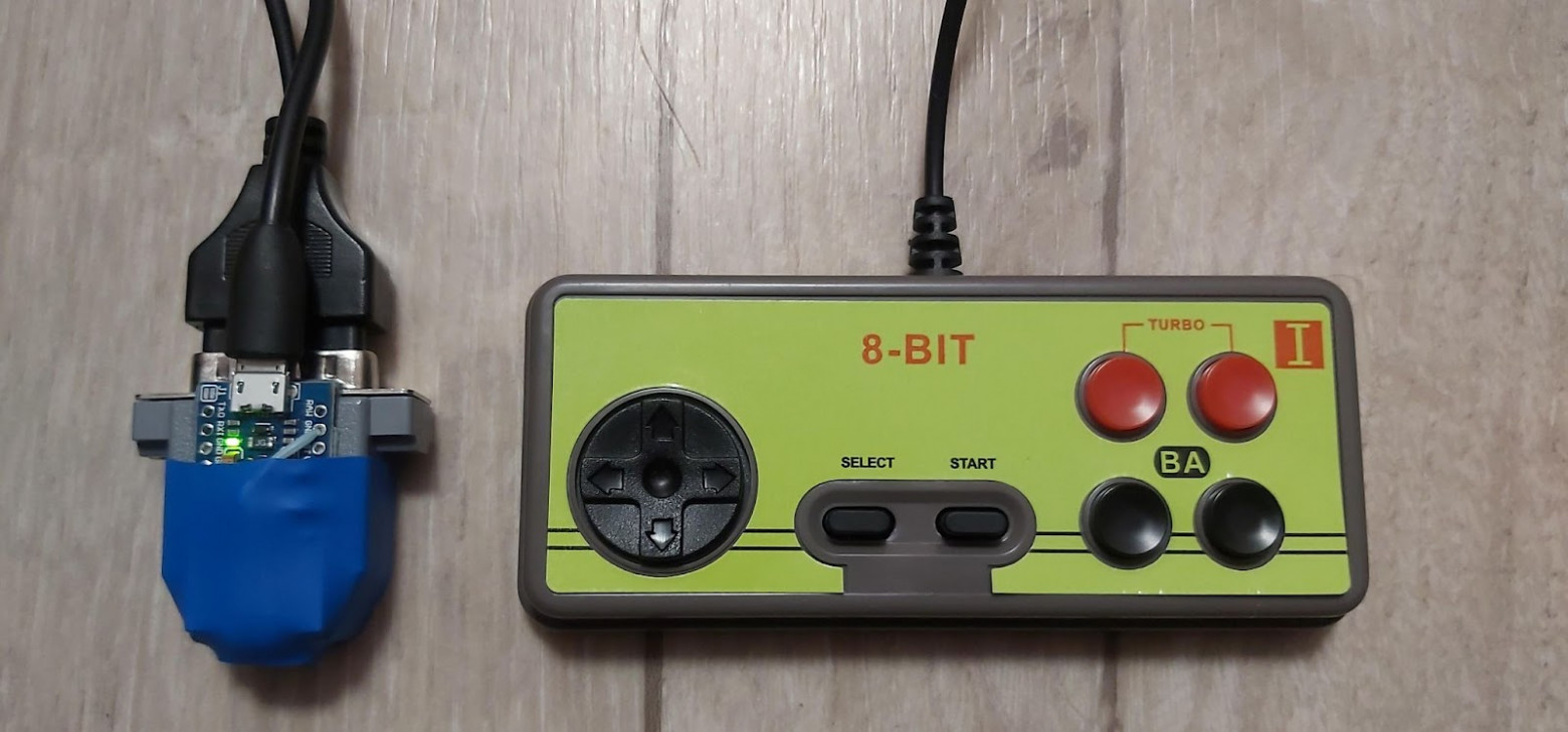 Переходник с подключенным геймпадом