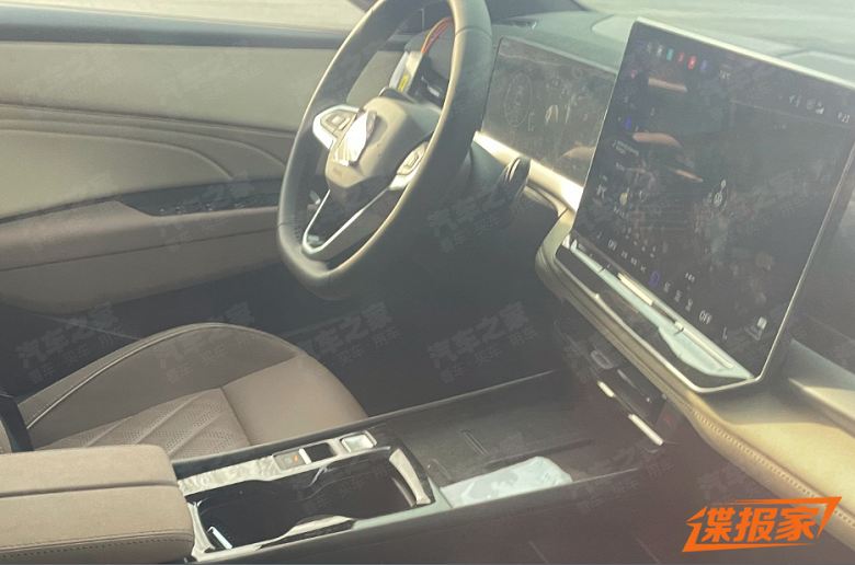 Volkswagen в Китае совсем не такой, как в Германии: компактный седан Sagitar по оформлению интерьера теперь может заткнуть за пояс Golf