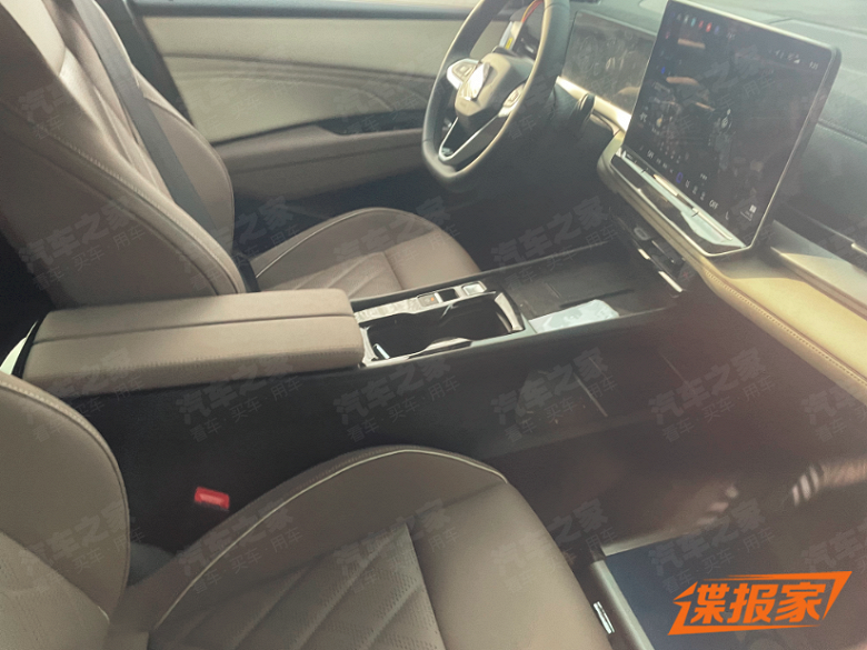 Volkswagen в Китае совсем не такой, как в Германии: компактный седан Sagitar по оформлению интерьера теперь может заткнуть за пояс Golf