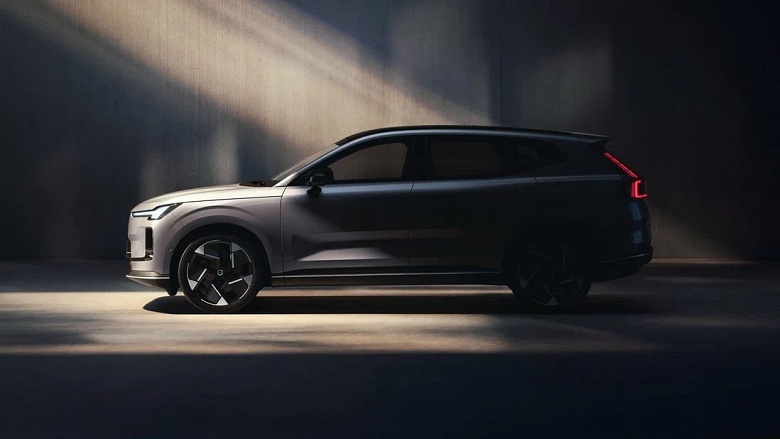 Представлен абсолютно новый Volvo XC70 2025: от кузова универсала отказались - 1 Представлен абсолютно новый Volvo XC70 2025: от кузова универсала отказались