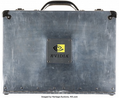 Для настоящих коллекционеров видеокарт и фанатов Nvidia. На аукцион выставлена редкая Nvidia RIVA TNT в металлическом чемодане и с подарочным ланч-боксом