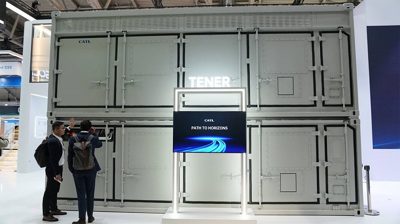 Представлен первый в мире накопитель ёмкостью 9 МВт&middot;ч с нулевой деградацией в течение пяти лет. CATL Tener Stack выдерживает землетрясения до 9 баллов и ураганы 5 категории