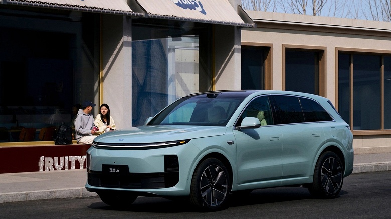 Самый дешёвый и популярный Li Auto: компания начинает поставки обновлённого Li L6 2025 за 34 300 долларов (2,8 млн рублей)