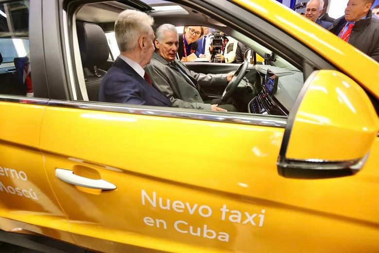 Nuevo taxi en Cuba: готовые &laquo;Москвичи&raquo; для Острова Свободы впервые показали вживую