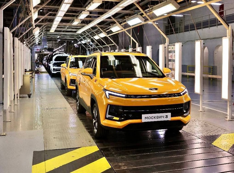 Nuevo taxi en Cuba: готовые &laquo;Москвичи&raquo; для Острова Свободы впервые показали вживую