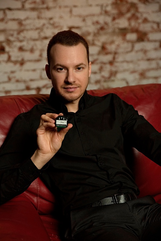 Михаил — автор блога с беспроводным модулем Z-Wave от Fibaro