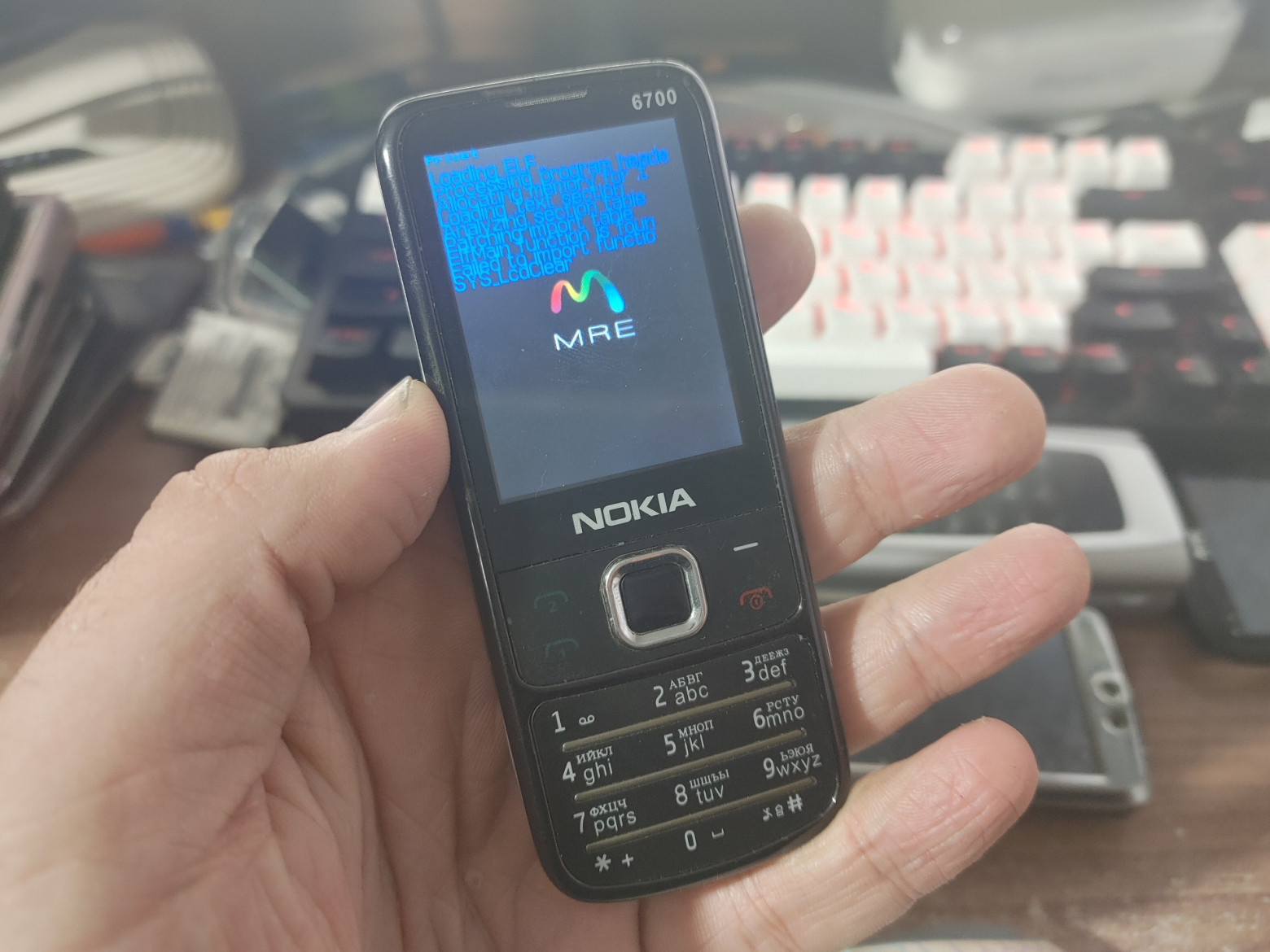 Никаких отладчиков, программа что-то записала не туда? Ребут и сиди, отлаживай с printf!