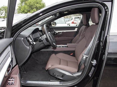 Обновленный Volvo S90 получил старый 2,0-литровый мотор (но есть вариант и помощнее)