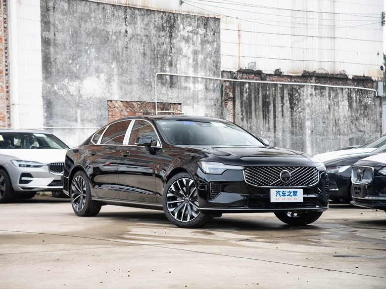 Обновленный Volvo S90 получил старый 2,0-литровый мотор (но есть вариант и помощнее)