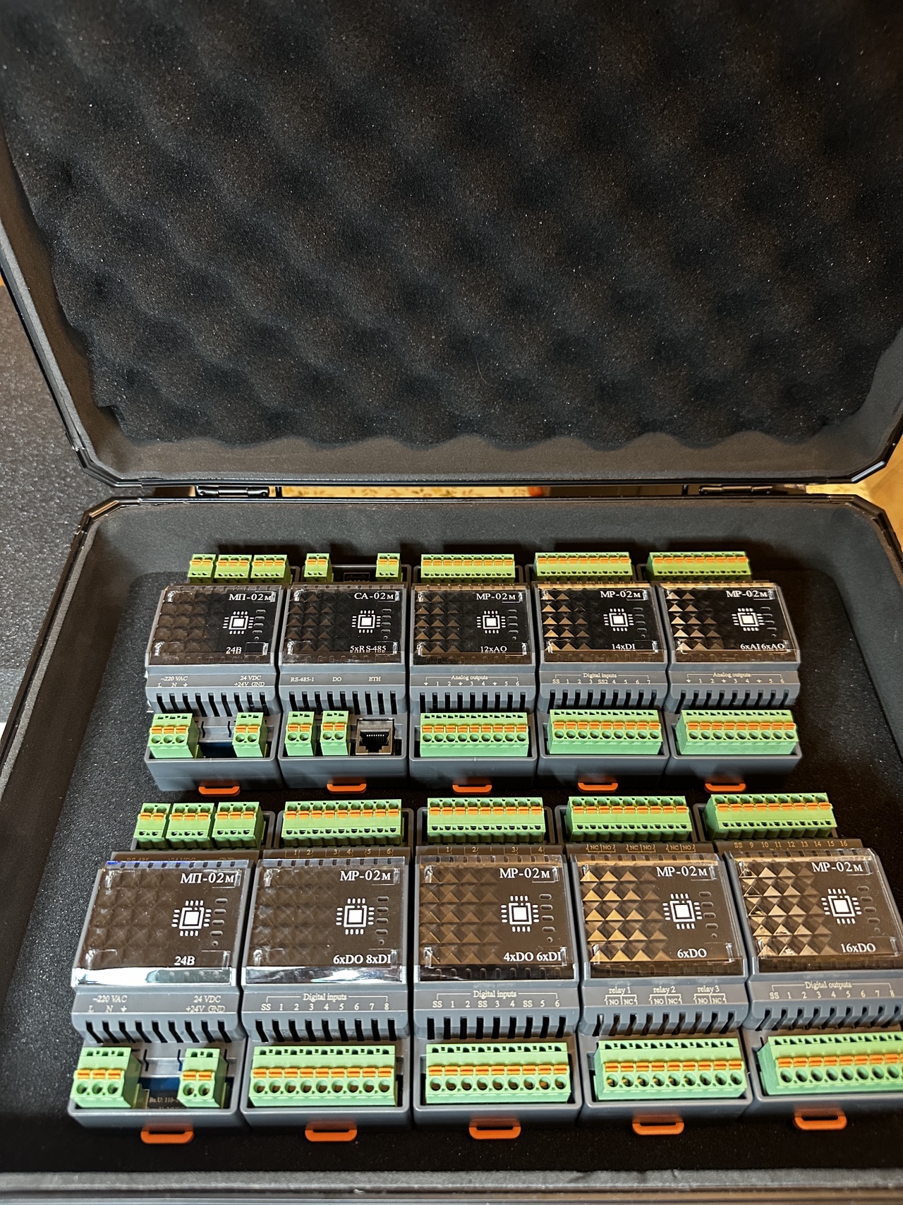 Нижняя часть чемодана