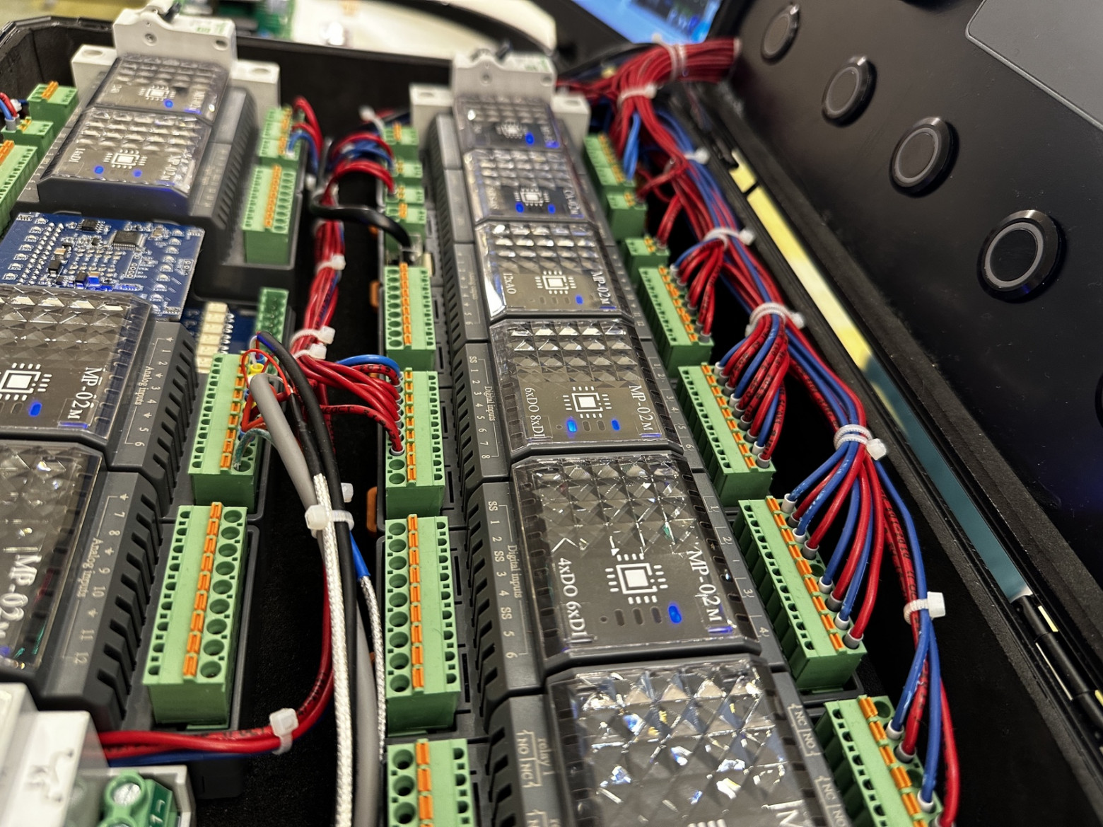 Демо чемодан