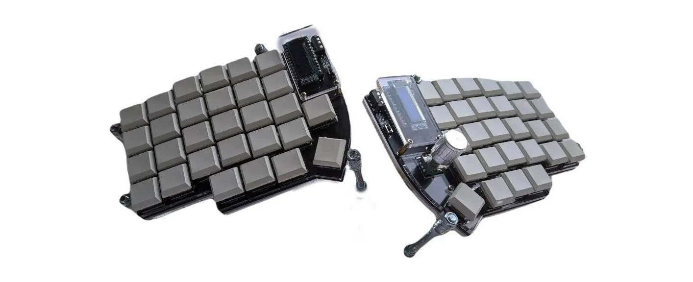 Для этой клавиатуры есть специальные регуляторы угла наклона половинок