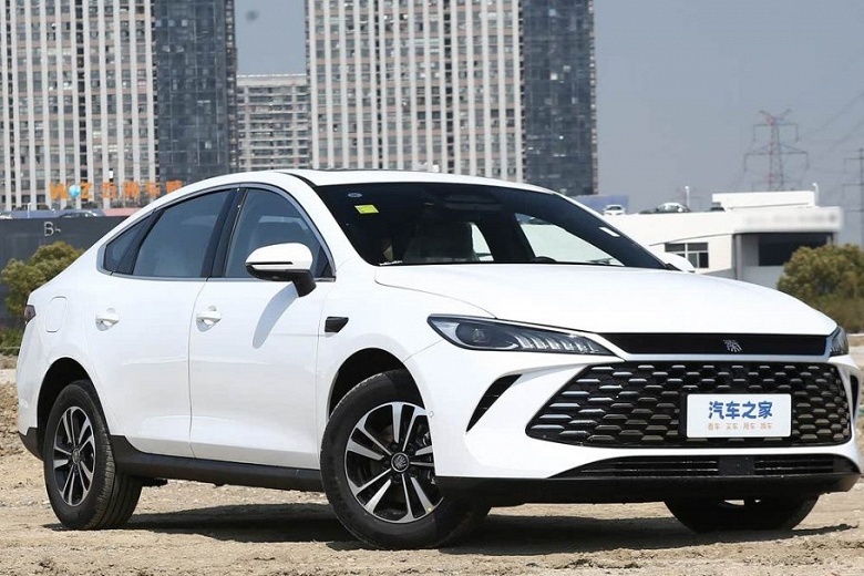 180 л.с. и запас хода до 1100 км — 2,09 млн рублей. В России начали принимать заказы на BYD Qin Plus 2025