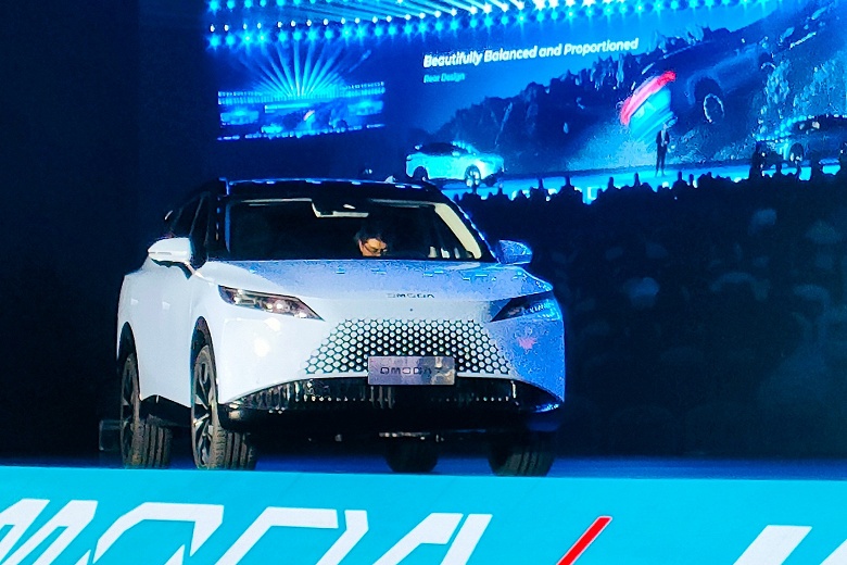 Новейший кроссовер Omoda C7 выходит в России: названы цены и комплектации