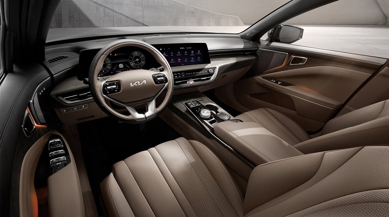 В Казахстане устроили распродажу Kia K8: 300 л.с. и 8-ступенчатый &laquo;автомат&raquo; &mdash; за 21,95 млн тенге (3,5 млн рублей)