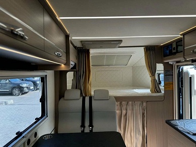 8-ступенчатый «автомат», мощный мотор, полный привод, а также душ, холодильник и даже стиральная машина. В России продают автодом Changan Hunter Plus 2025 года за 8,4 млн рублей - 6 8-ступенчатый «автомат», мощный мотор, полный привод, а также душ, холодильник и даже стиральная машина. В России продают автодом Changan Hunter Plus 2025 года за 8,4 млн рублей