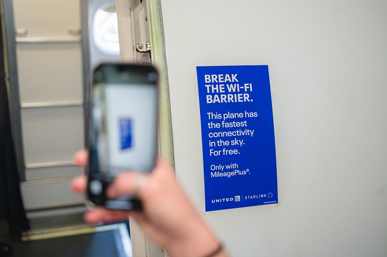 Starlink со скоростью более 300 Мбит/с для пассажиров гражданских самолётов стал доступен для клиентов United Airlines