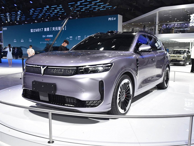 Voyah Free утратил свою «фишку», на которую жаловались многие владельцы: у Voyah Free+ больше нет третьего экрана, зато есть новейшая медиасистема Huawei - 1 Voyah Free утратил свою «фишку», на которую жаловались многие владельцы: у Voyah Free+ больше нет третьего экрана, зато есть новейшая медиасистема Huawei