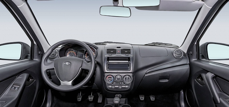 АвтоВАЗ начал выпуск Lada Granta с пятью педалями и дополнительным зеркалом за миллион рублей