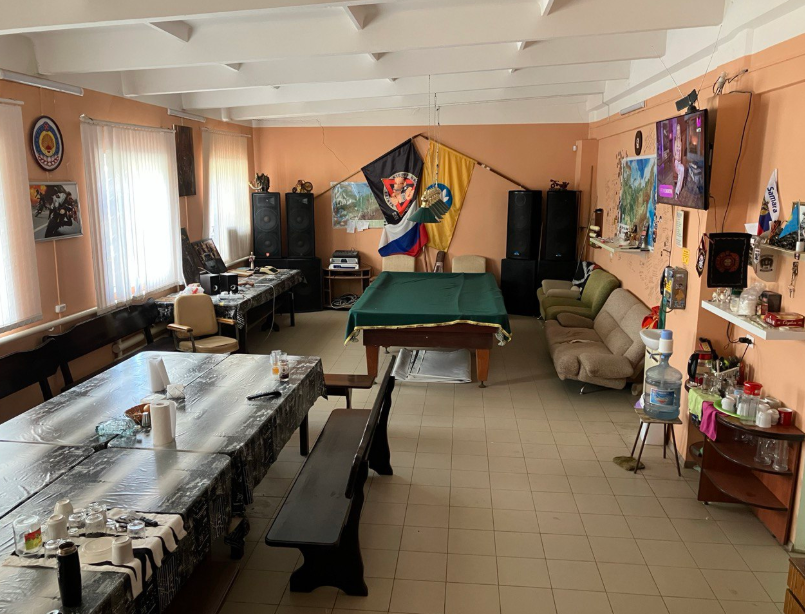 Большая гостинная байкпоста «Степные братья»