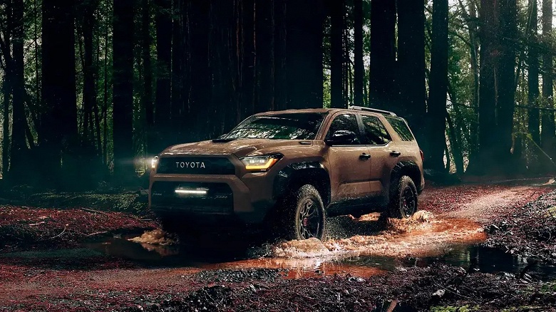 Первый по-настоящему новый за 15 лет, на платформе Land Cruiser Prado 250. У дилеров РФ появились внедорожники Toyota 4Runner 2025 &mdash; дешевле прошлогодних
