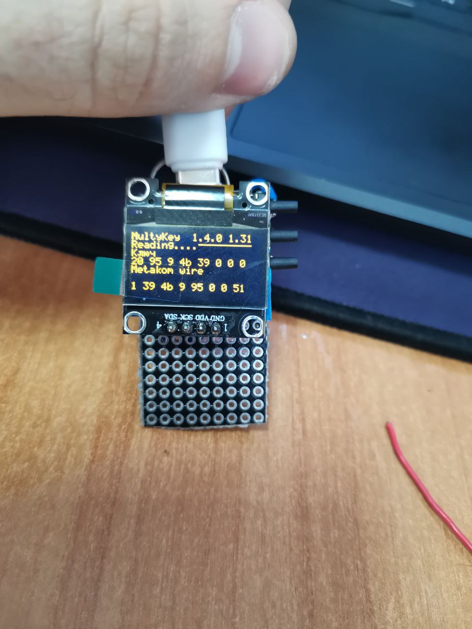 После чего был собран вариант устройства на esp32 c3. Все железо (за исключением ридера EmMarine) поместилось под экраном