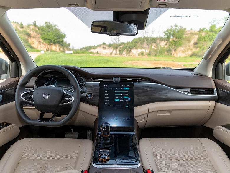 Nissan Paladin, представленный в России, стал еще круче: анонсированы версии Cool Edition и Black Warrior Edition — 2,0-литровый турбомотор, 8-ступенчатый «автомат» и полный привод - 3 Nissan Paladin, представленный в России, стал еще круче: анонсированы версии Cool Edition и Black Warrior Edition — 2,0-литровый турбомотор, 8-ступенчатый «автомат» и полный привод