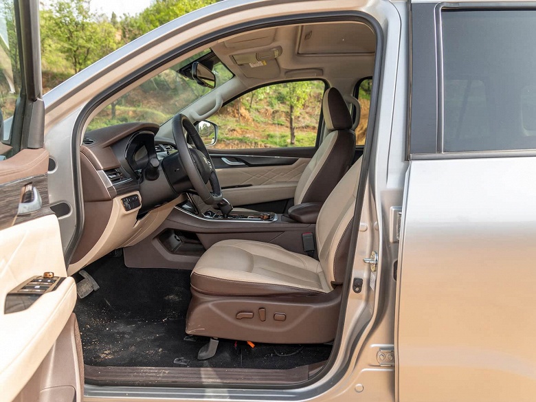 Nissan Paladin, представленный в России, стал еще круче: анонсированы версии Cool Edition и Black Warrior Edition — 2,0-литровый турбомотор, 8-ступенчатый «автомат» и полный привод - 4 Nissan Paladin, представленный в России, стал еще круче: анонсированы версии Cool Edition и Black Warrior Edition — 2,0-литровый турбомотор, 8-ступенчатый «автомат» и полный привод