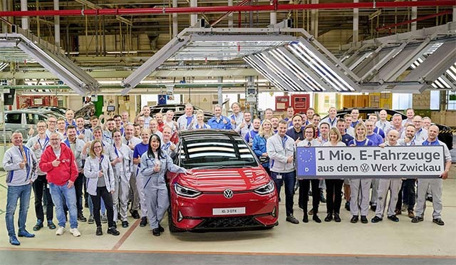 Миллионный электромобиль сошёл с конвейера завода Volkswagen в Цвиккау - 1 Миллионный электромобиль сошёл с конвейера завода Volkswagen в Цвиккау